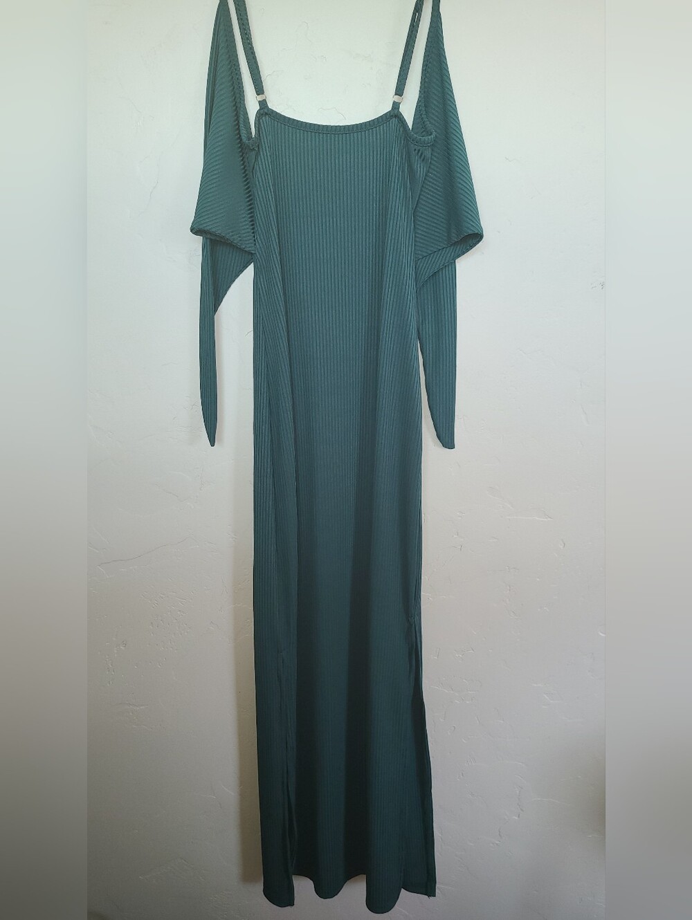 Cold-Shoulder Ribbed Maxi Dress in Emerald Green Size XS